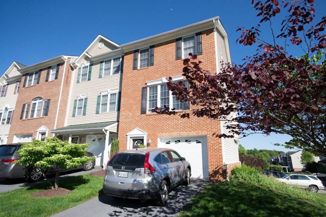 1441 Natural Spring Lane in Harrisonburg, VA - Building Photo