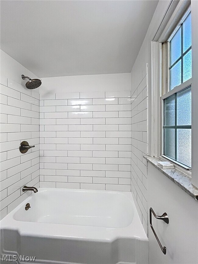 18411 Chagrin Blvd in Shaker Heights, OH - Building Photo - Building Photo