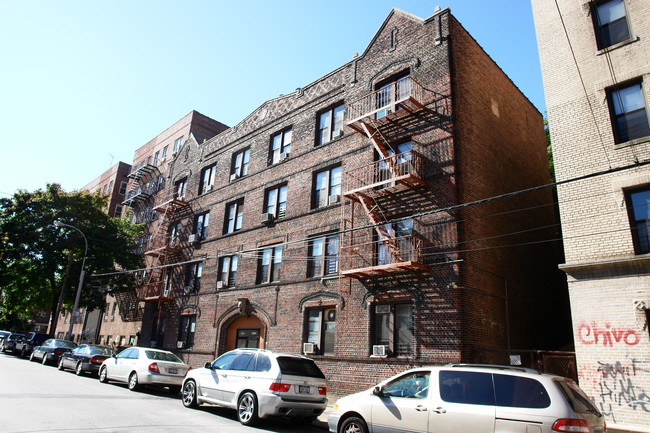 4180 Frame Pl in Flushing, NY - Building Photo - Building Photo