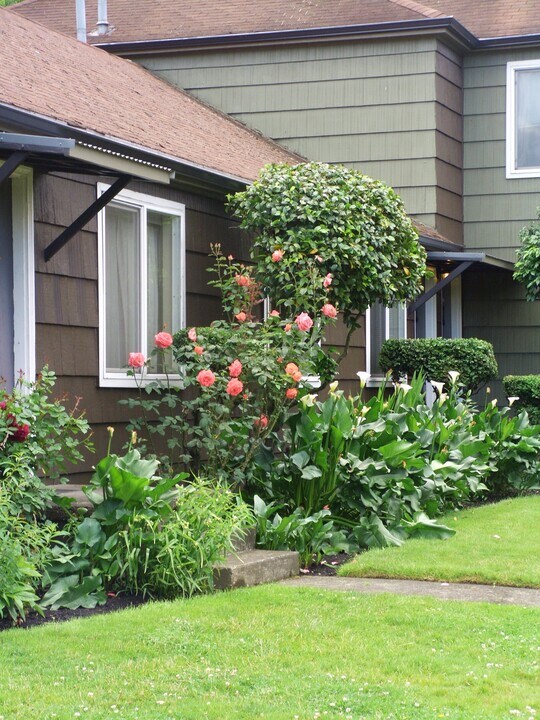 6010 NE Flanders St in Portland, OR - Building Photo