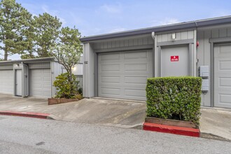 374 Innisfree Dr in Daly City, CA - Building Photo - Building Photo