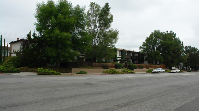 Gideon Apartments in Cupertino, CA - Foto de edificio - Building Photo