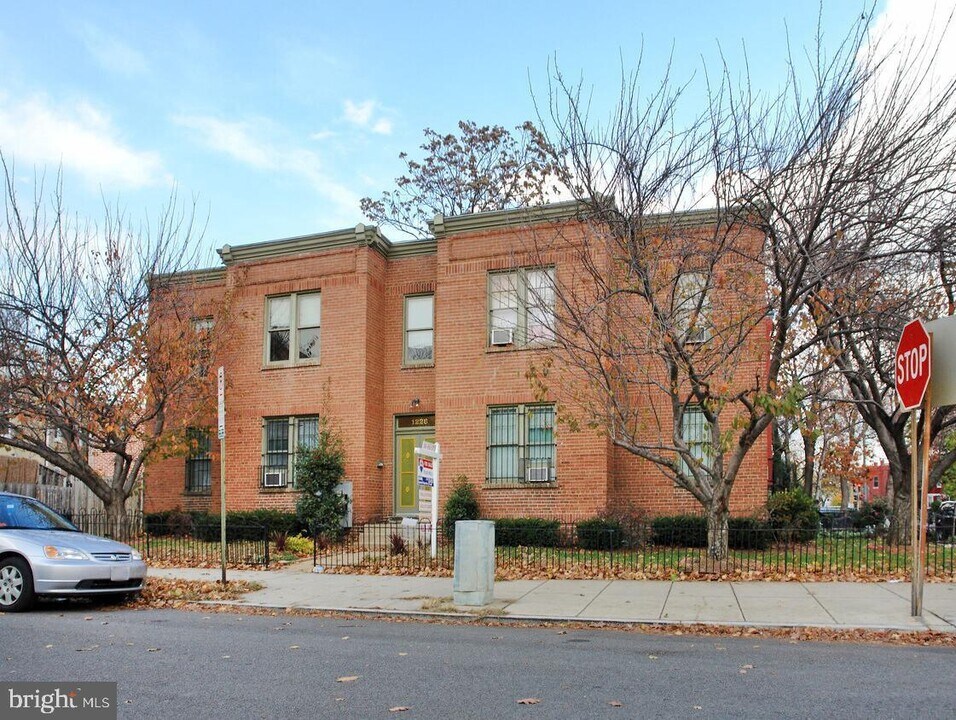 1226 F St NE, Unit 3 in Washington, DC - Building Photo