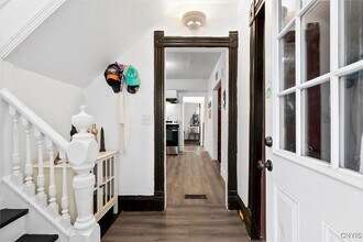 945 Oak St in Syracuse, NY - Foto de edificio - Building Photo