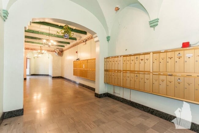 2779 N Milwaukee Ave in Chicago, IL - Foto de edificio - Building Photo