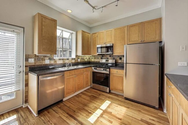 1145 W Newport Ave in Chicago, IL - Building Photo - Building Photo