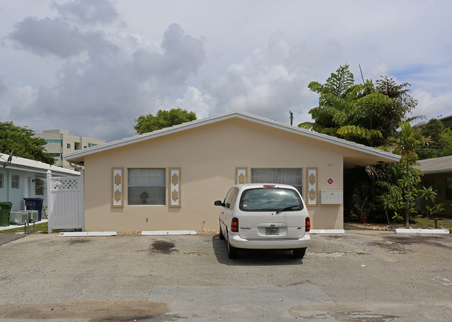 805 NE 23rd Dr in Wilton Manors, FL - Building Photo - Building Photo