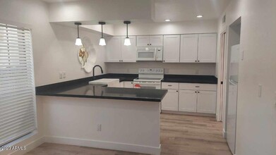 6349 N 78th St in Scottsdale, AZ - Foto de edificio - Building Photo