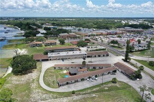 1001 Lakeview Dr in Sebring, FL - Building Photo