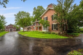 41W427 Prairie St in Sugar Grove, IL - Building Photo - Building Photo