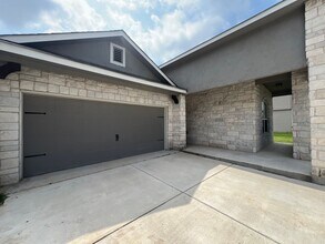 306 Orion Dr in New Braunfels, TX - Building Photo - Building Photo