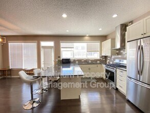 301 Auburn Meadows Blvd SE in Calgary, AB - Building Photo - Building Photo