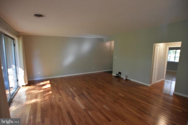 10404 Rockville Pike in North Bethesda, MD - Building Photo - Building Photo