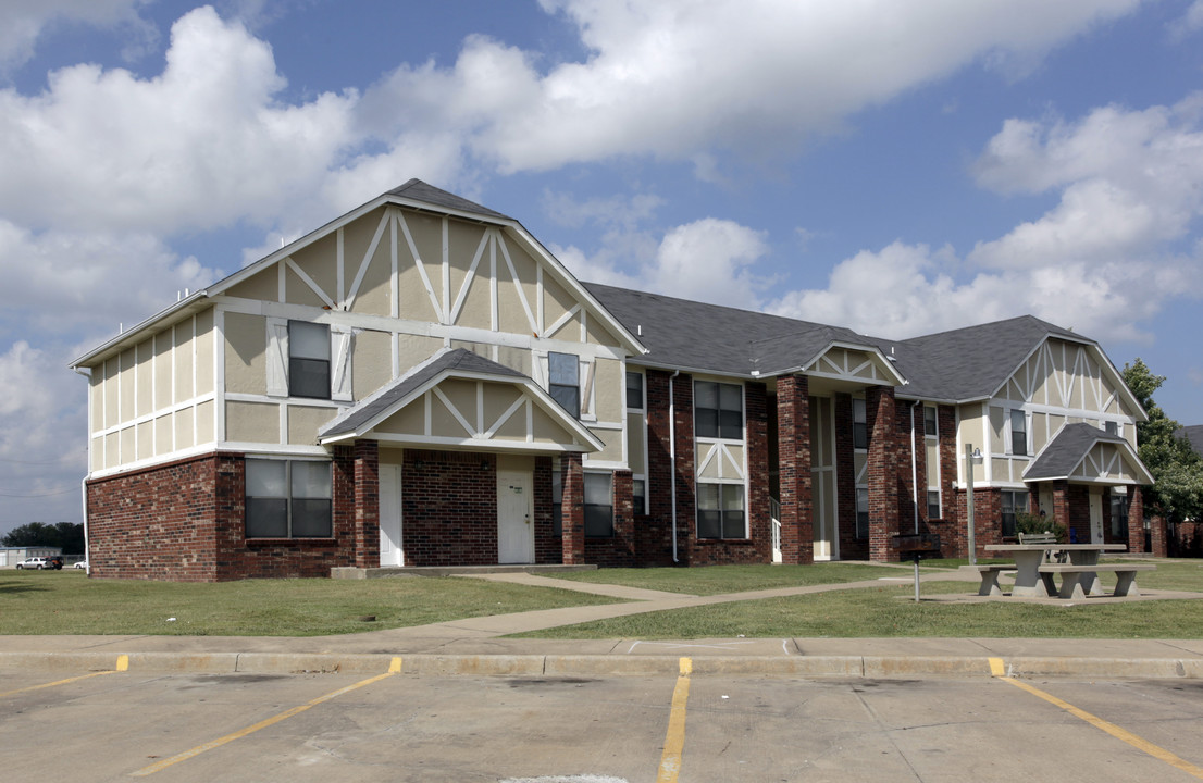 Yorkshire Place Apartments in Wagoner, OK - Building Photo