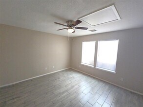 20933 Patriot Park Ln in Katy, TX - Foto de edificio - Building Photo