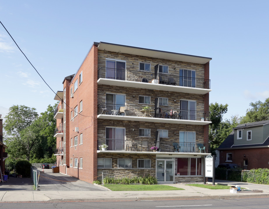 Mount Royal in Hamilton, ON - Building Photo