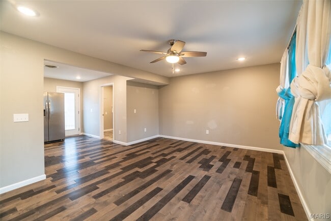 204 Hillsdale Dr in Ballwin, MO - Building Photo - Building Photo