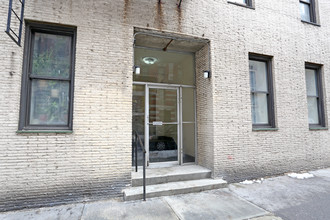 325 W 93rd St in New York, NY - Building Photo - Building Photo