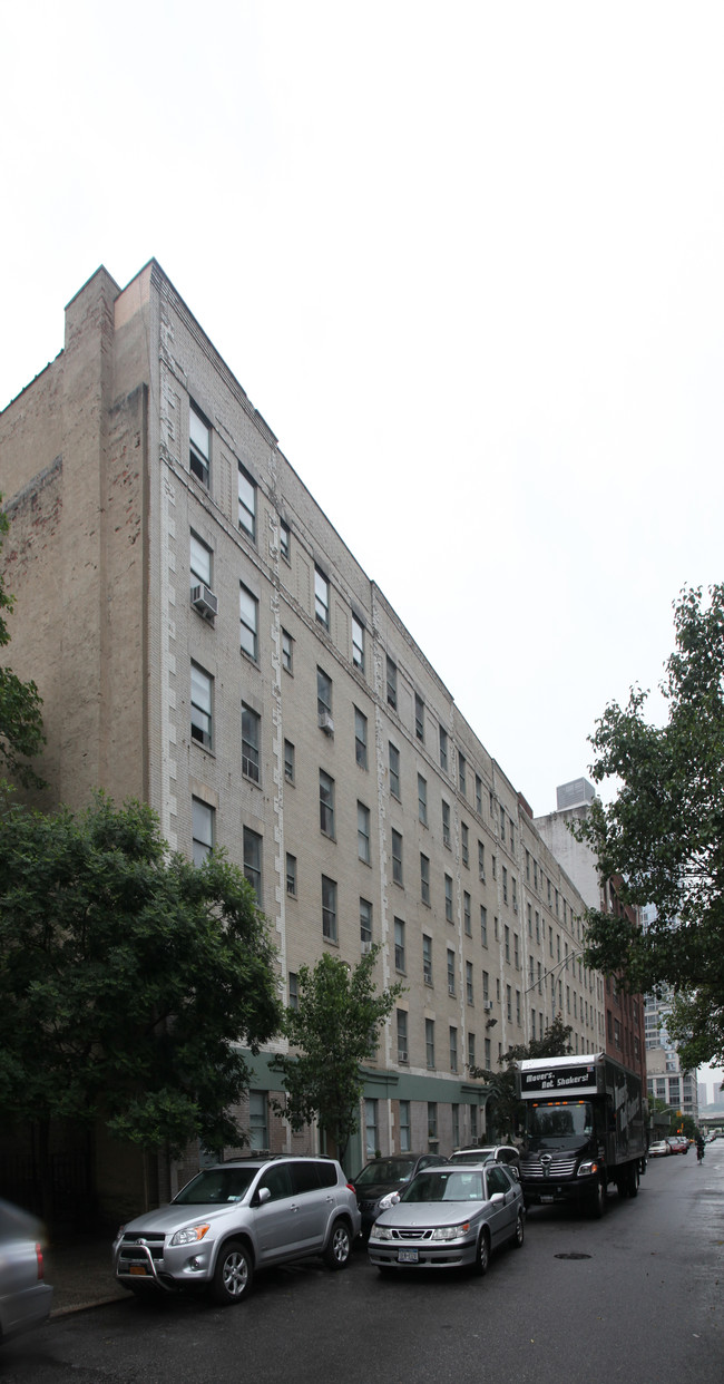 236-240 W 64th St in New York, NY - Foto de edificio - Building Photo