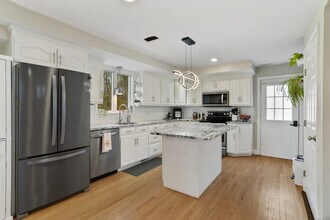 253 Porter Ave in Middlebury, CT - Building Photo - Building Photo