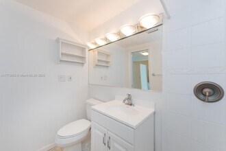 1408 Brickell Bay Dr, Unit 1116 in Miami, FL - Foto de edificio - Building Photo
