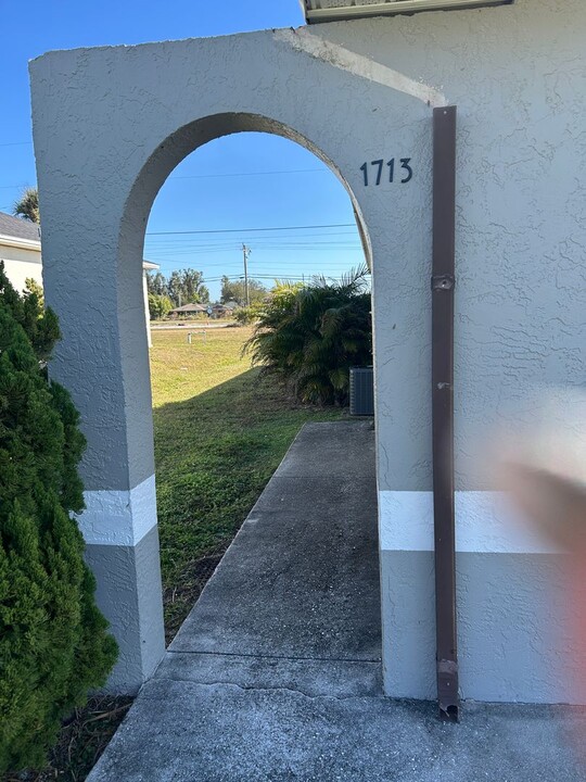 1711 NE 7th Pl-Unit -1713 NE 7th Place in Cape Coral, FL - Building Photo
