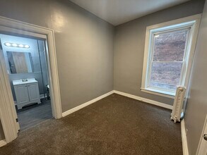 176 Remsen St, Unit 1E in Cohoes, NY - Foto de edificio - Building Photo