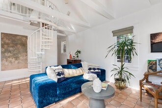 2427 N Gower St in Los Angeles, CA - Building Photo - Building Photo