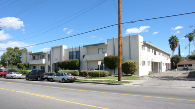 Hazel Grove Garden in Van Nuys, CA - Building Photo - Building Photo