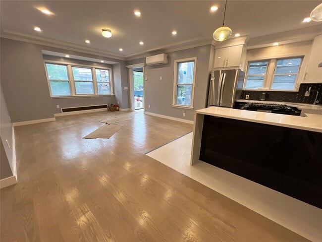 property at 215-6 40th Ave