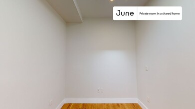 Private bedroom in 5 bed/2 bath Home in New York, NY - Building Photo - Building Photo