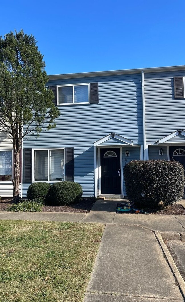 154 Delmar Ln in Newport News, VA - Building Photo - Building Photo