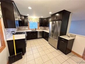 13 Satinwood Dr in Cheektowaga, NY - Building Photo - Building Photo