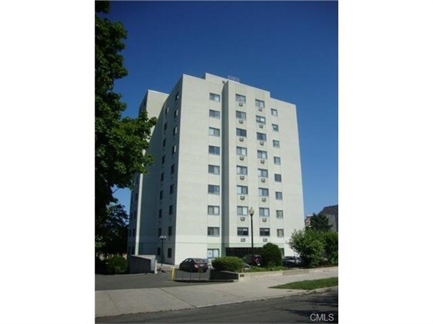 51 Schuyler Ave, Unit 4G in Stamford, CT - Foto de edificio - Building Photo