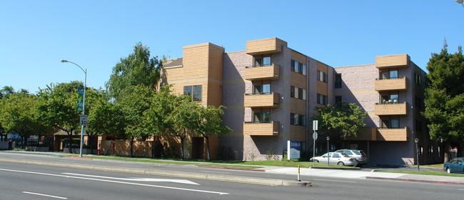 Eskaton Hazel Shirley Manor in El Cerrito, CA - Foto de edificio - Building Photo