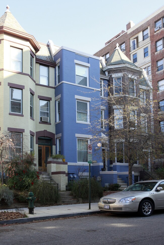 1831 Mintwood Pl NW in Washington, DC - Foto de edificio - Building Photo