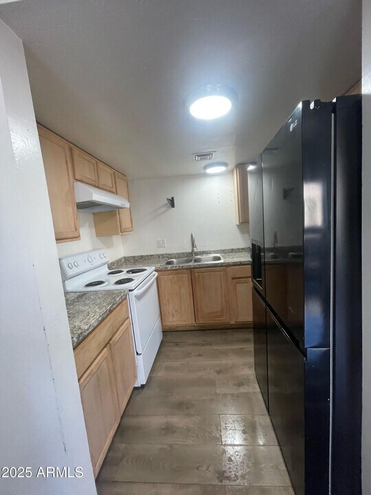 2666 N 43rd Ave in Phoenix, AZ - Building Photo
