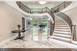 1065 Northfalls Ct in Great Falls, VA - Building Photo