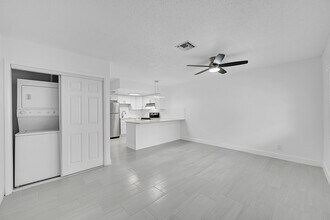 Centro Apartments - 3281 Coral Hills Dr. in Coral Springs, FL - Building Photo - Building Photo