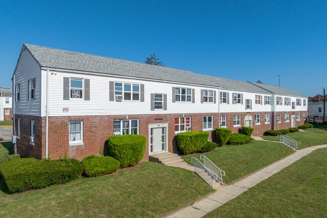 Pleasant Harbor Apartments