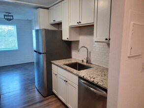7 Louisburg Square in Nashua, NH - Building Photo - Building Photo