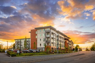 6117 Uplands Dr in Nanaimo, BC - Building Photo - Building Photo