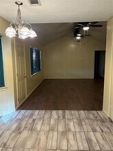 118 Honeysuckle St in Lake Jackson, TX - Building Photo - Building Photo