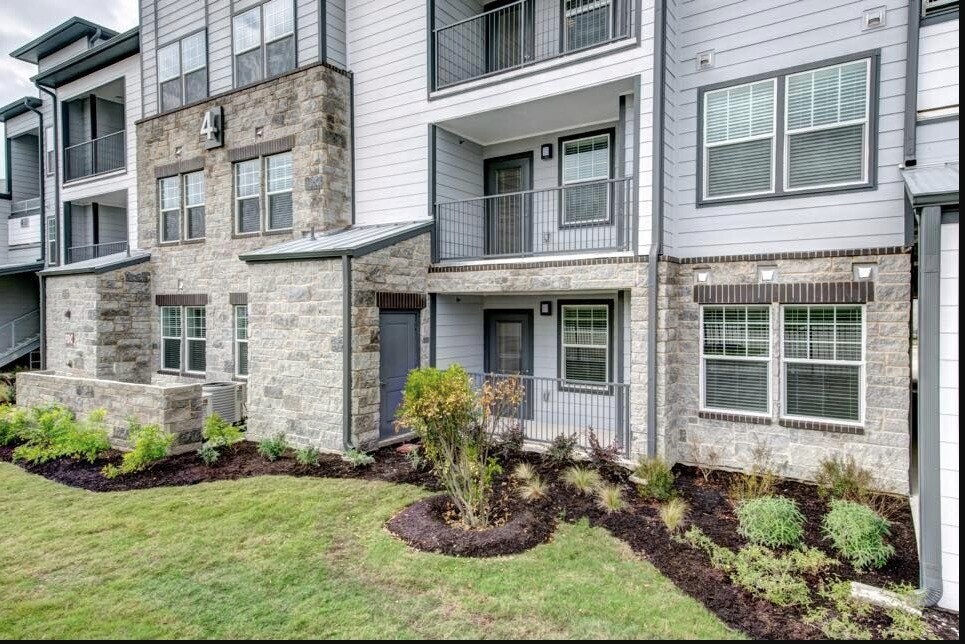 15405 Long Vista Dr in Austin, TX - Building Photo