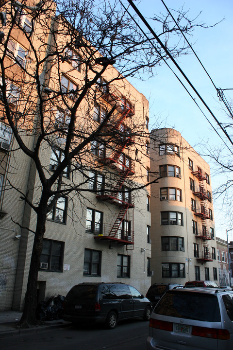 2515 Davidson Ave in Bronx, NY - Building Photo