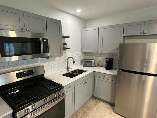 627 Lovera Blvd, Unit 625 Lovera