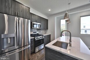 1939 N Darien St in Philadelphia, PA - Building Photo