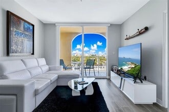 2425 SW 27th Ave in Coral Gables, FL - Building Photo - Building Photo