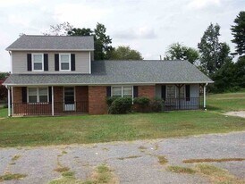 1536 E Blackstock Rd in Moore, SC - Building Photo