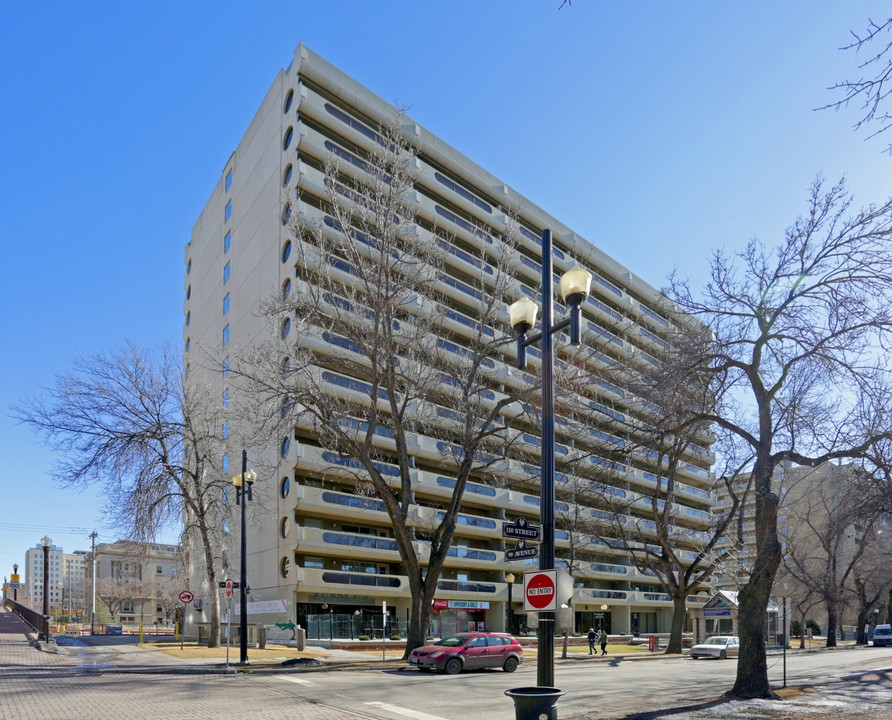 Le Jardin in Edmonton, AB - Building Photo